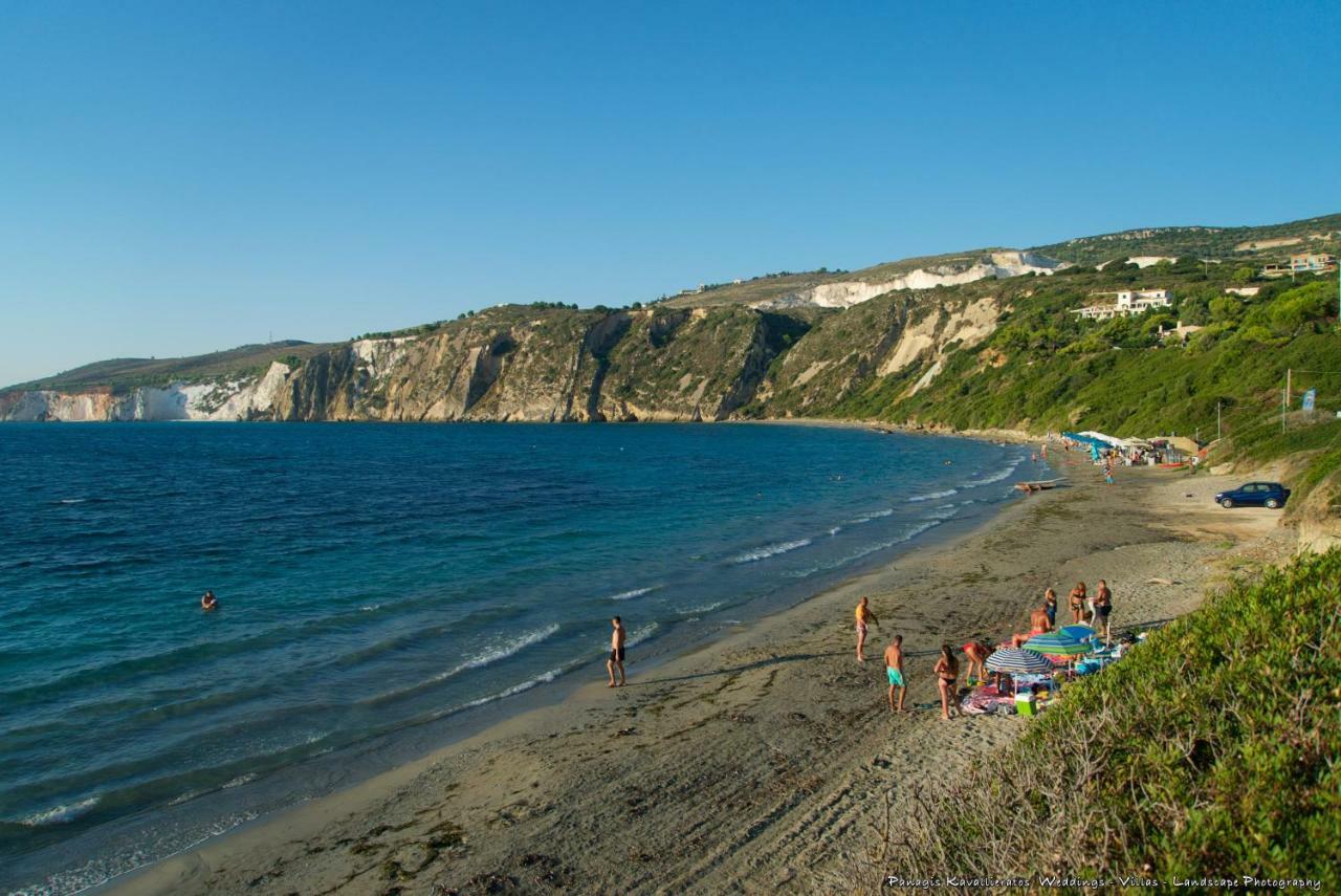 Artemis Superb 2 Bedroom Apartment 700 M Away From The Beach Minia Exterior photo